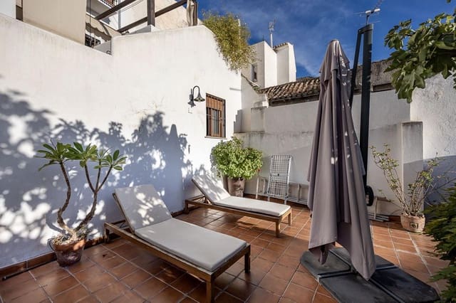 7 bedroom Townhouse for sale in Granada city with pool garage - € 1,600,000 (Ref: 9470640)