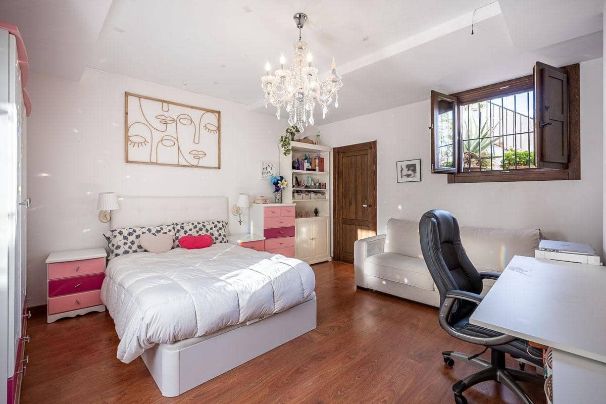 Casa de 7 habitaciones en Granada ciudad en venta con piscina garaje - 1.600.000 € (Ref: 9470640)