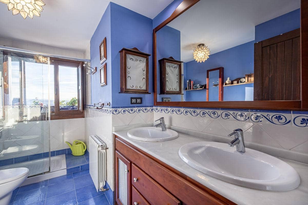 Casa de 7 habitaciones en Granada ciudad en venta con piscina garaje - 1.600.000 € (Ref: 9470640)