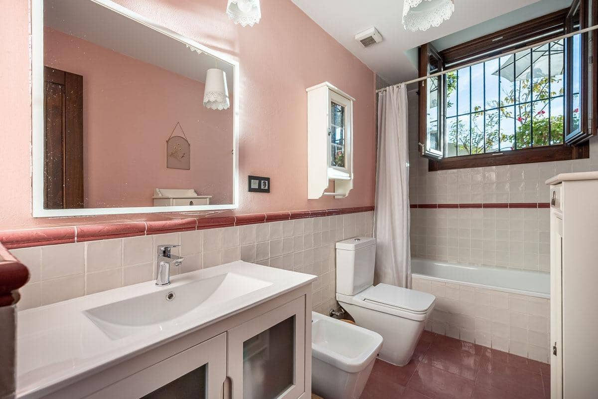 Casa de 7 habitaciones en Granada ciudad en venta con piscina garaje - 1.600.000 € (Ref: 9470640)