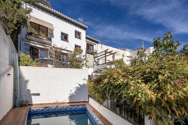 7 bedroom Townhouse for sale in Granada city with pool garage - € 1,600,000 (Ref: 9470640)