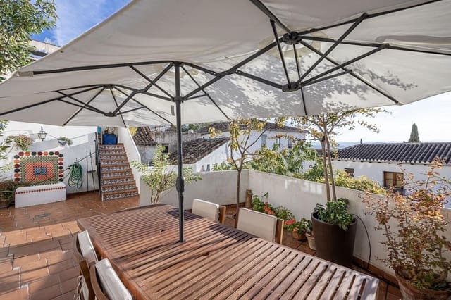 7 bedroom Townhouse for sale in Granada city with pool garage - € 1,600,000 (Ref: 9470640)