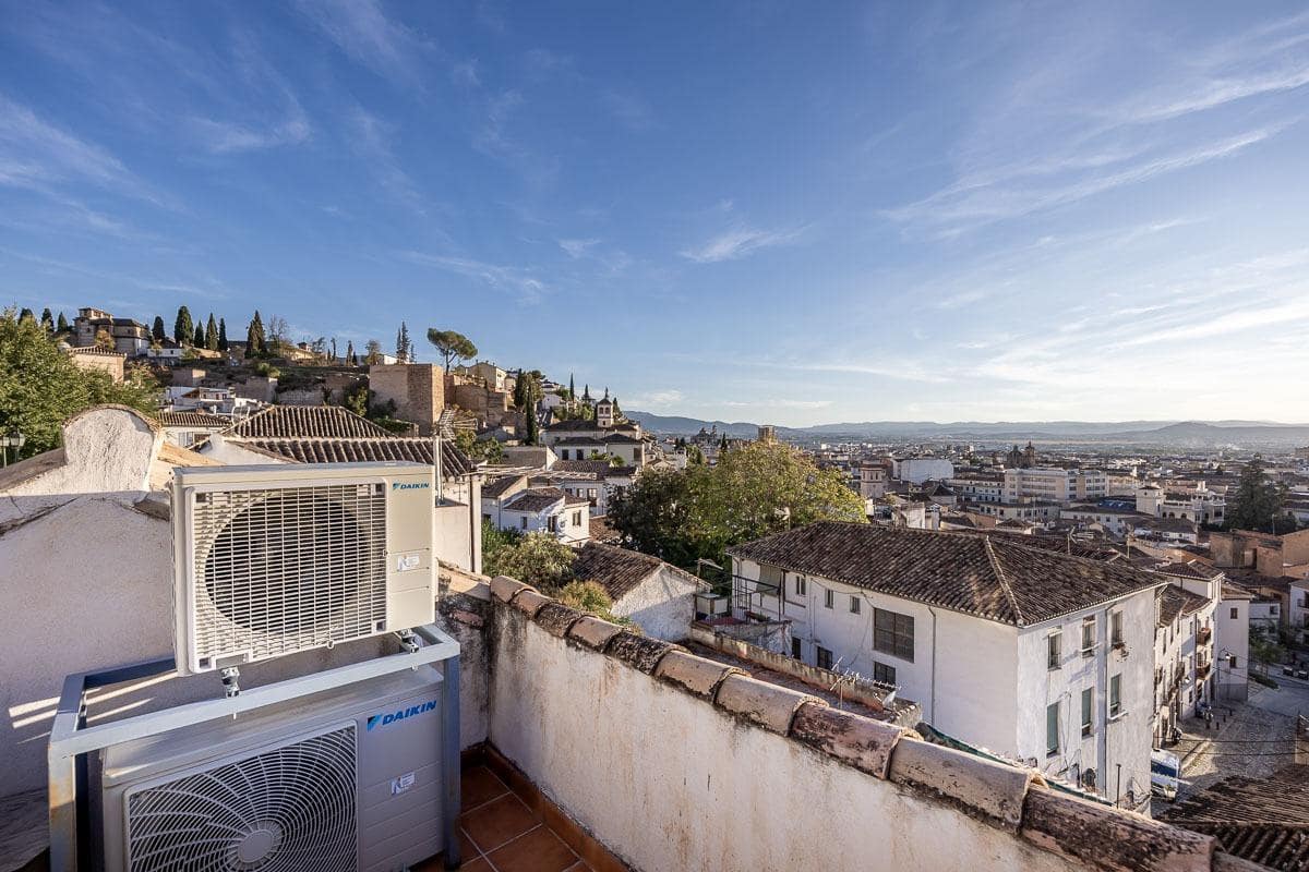 Casa de 7 habitaciones en Granada ciudad en venta con piscina garaje - 1.600.000 € (Ref: 9470640)