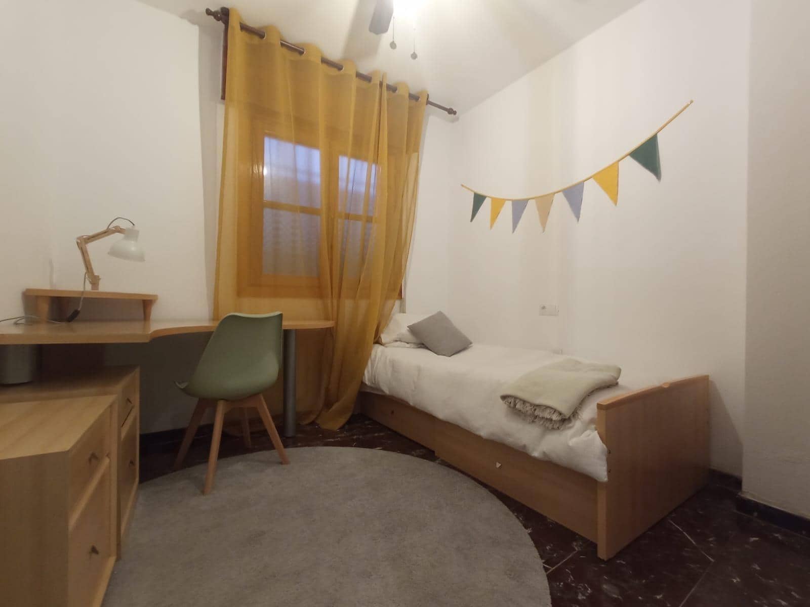 Appartement de 4 chambres à louer à Grenade ville - 1 200 € (Ref: 9473132)