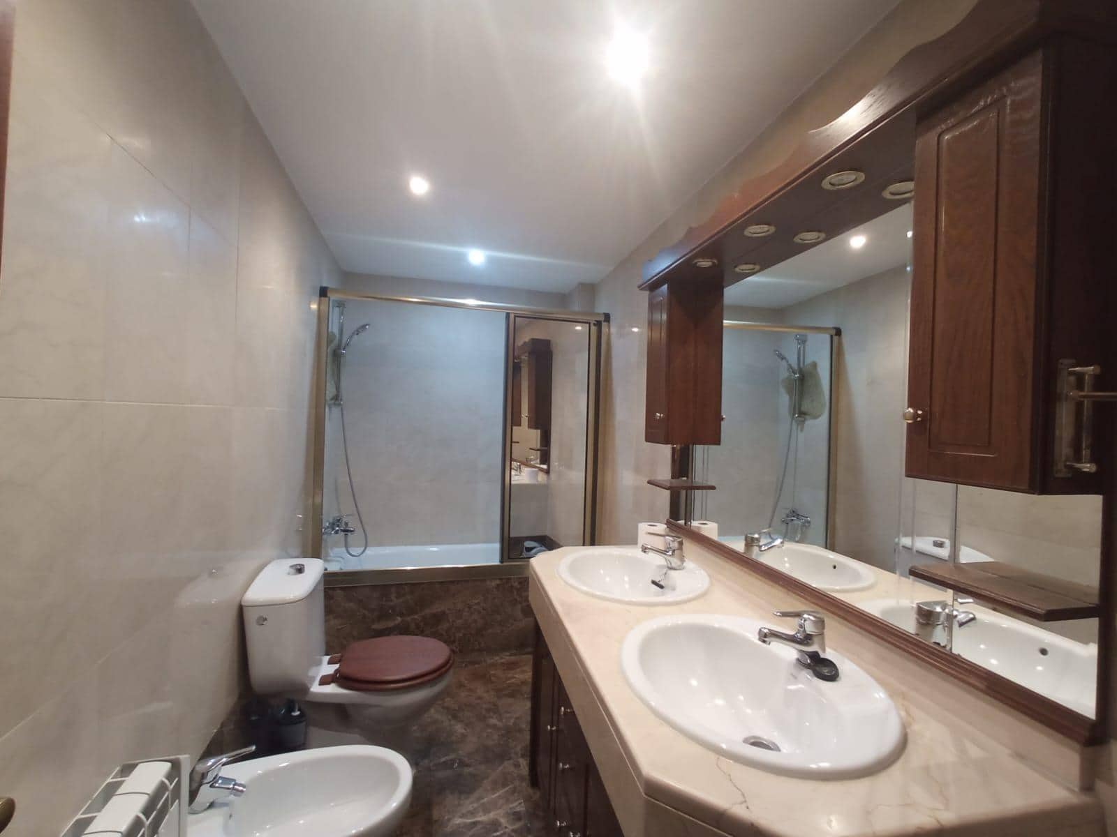 Appartement de 4 chambres à louer à Grenade ville - 1 200 € (Ref: 9473132)