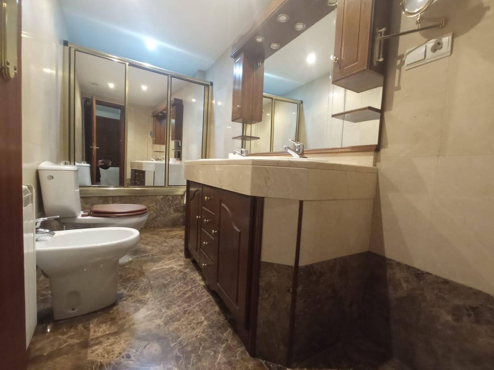 Appartement de 4 chambres à louer à Grenade ville - 1 200 € (Ref: 9473132)