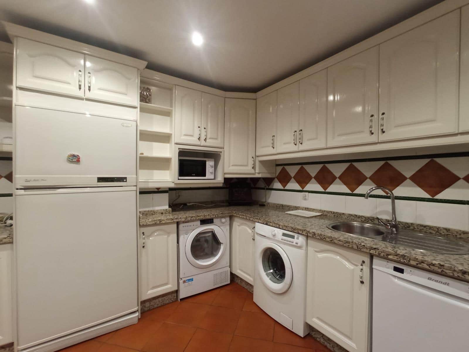 Appartement de 4 chambres à louer à Grenade ville - 1 200 € (Ref: 9473132)