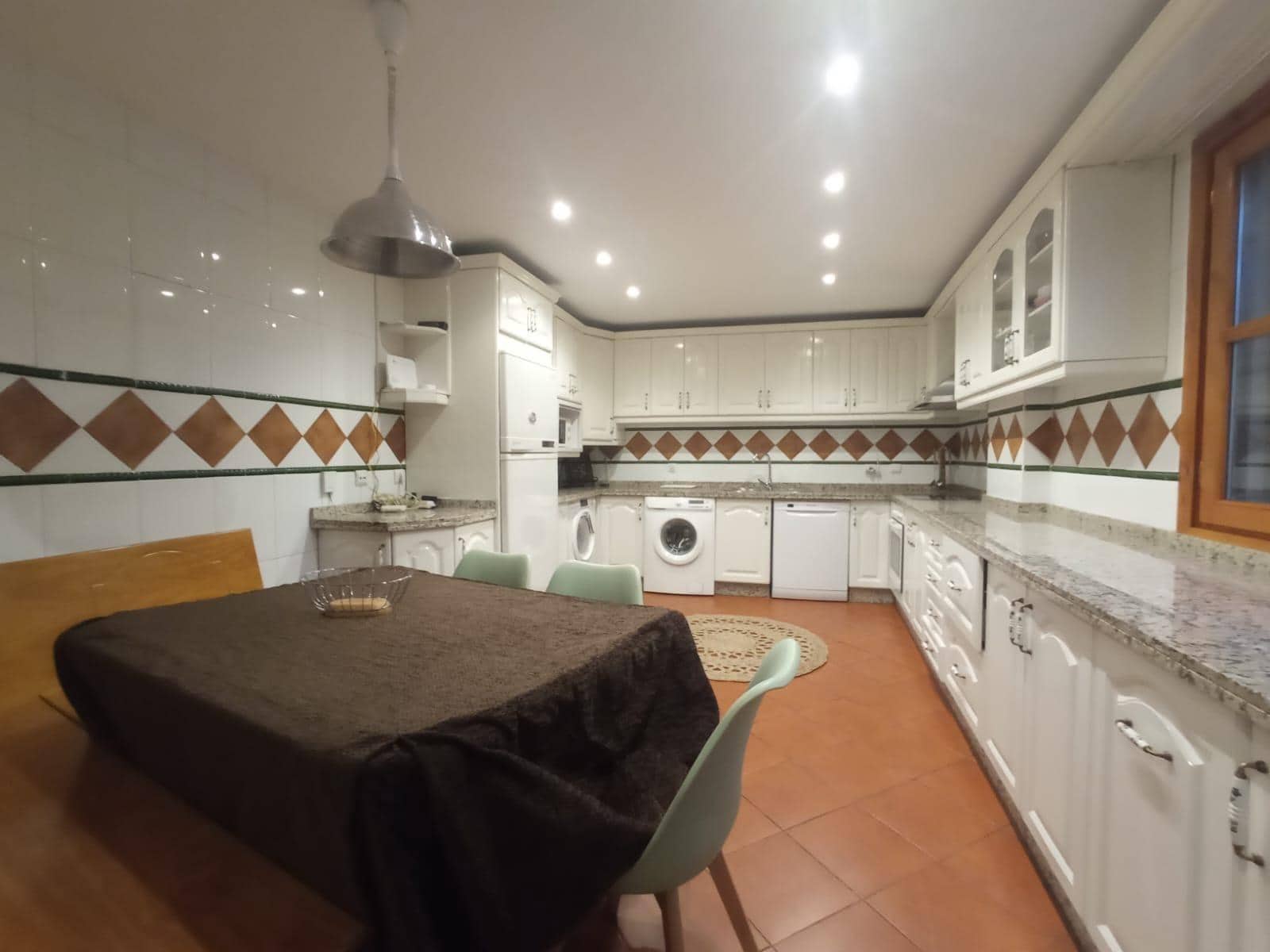 Appartement de 4 chambres à louer à Grenade ville - 1 200 € (Ref: 9473132)