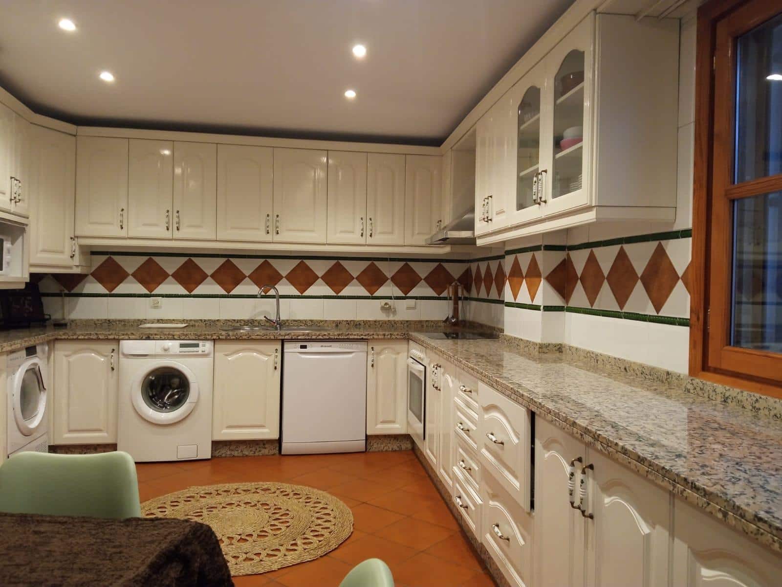 Appartement de 4 chambres à louer à Grenade ville - 1 200 € (Ref: 9473132)