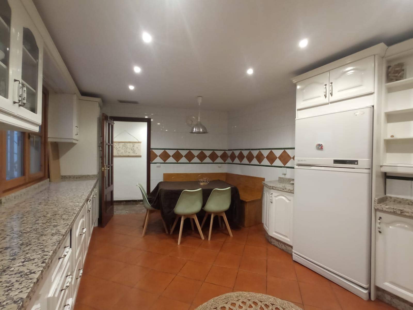 Appartement de 4 chambres à louer à Grenade ville - 1 200 € (Ref: 9473132)