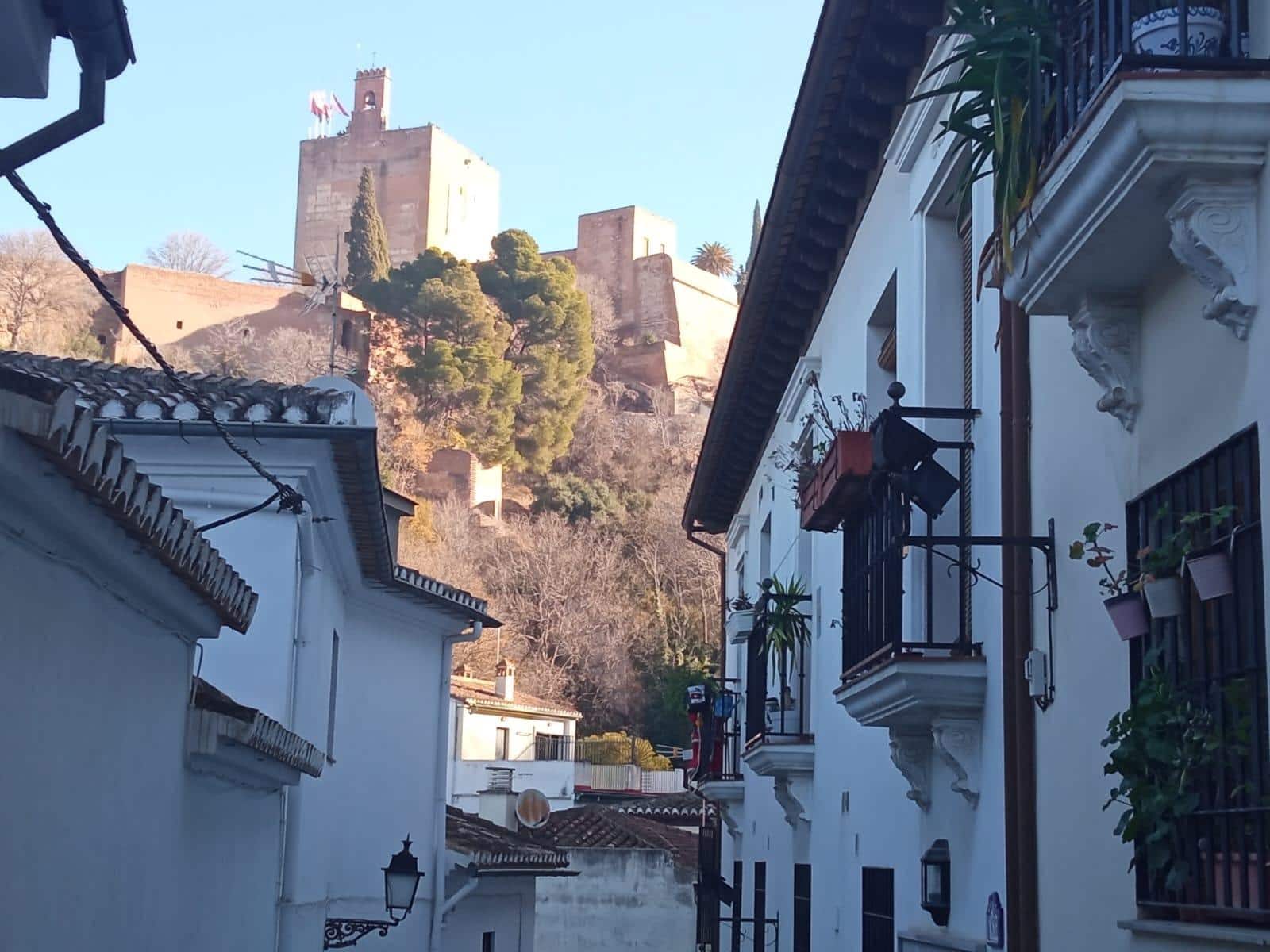 Appartement de 4 chambres à louer à Grenade ville - 1 200 € (Ref: 9473132)