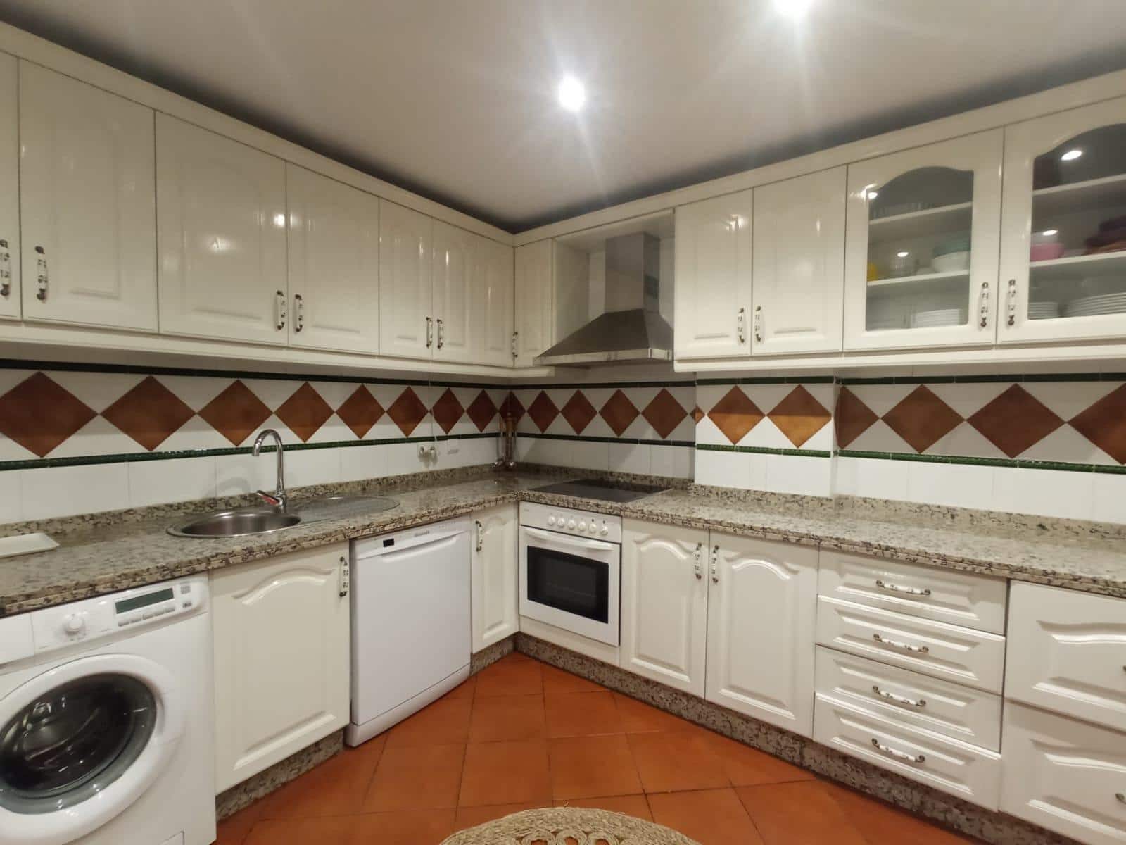 Appartement de 4 chambres à louer à Grenade ville - 1 200 € (Ref: 9473132)