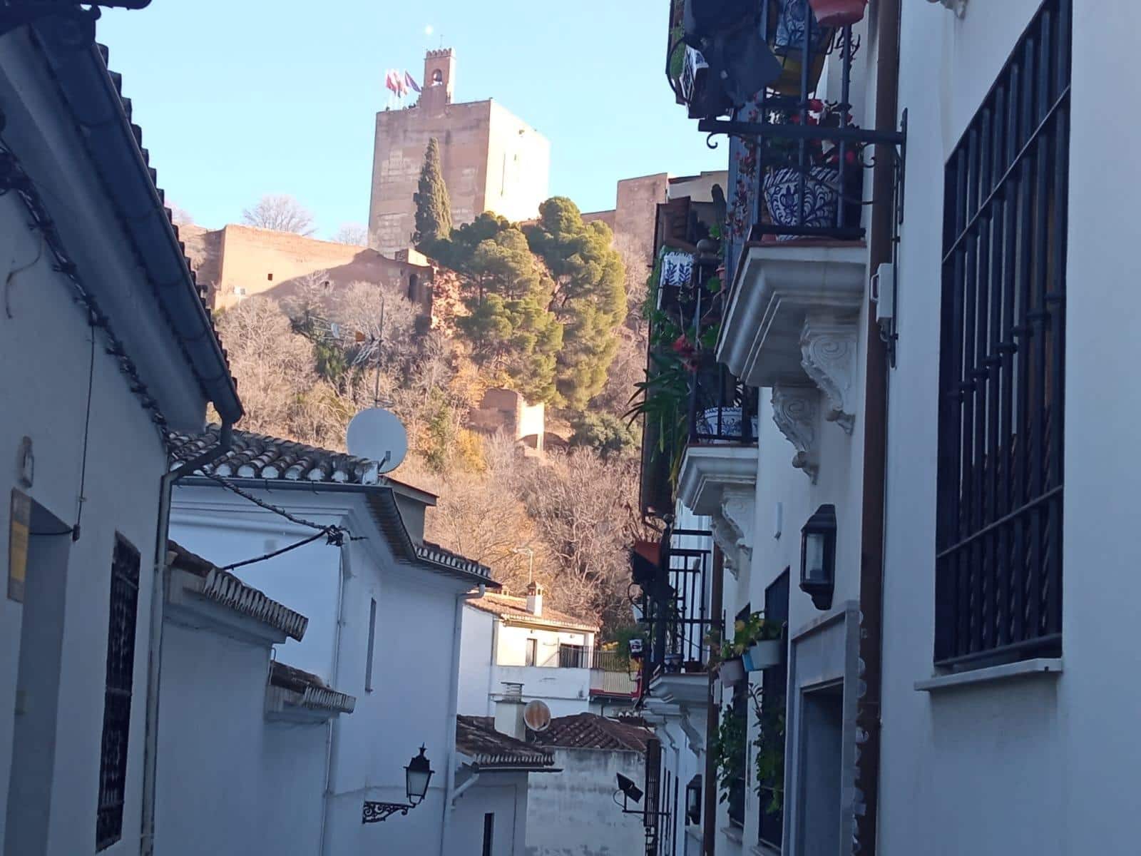 Appartement de 4 chambres à louer à Grenade ville - 1 200 € (Ref: 9473132)