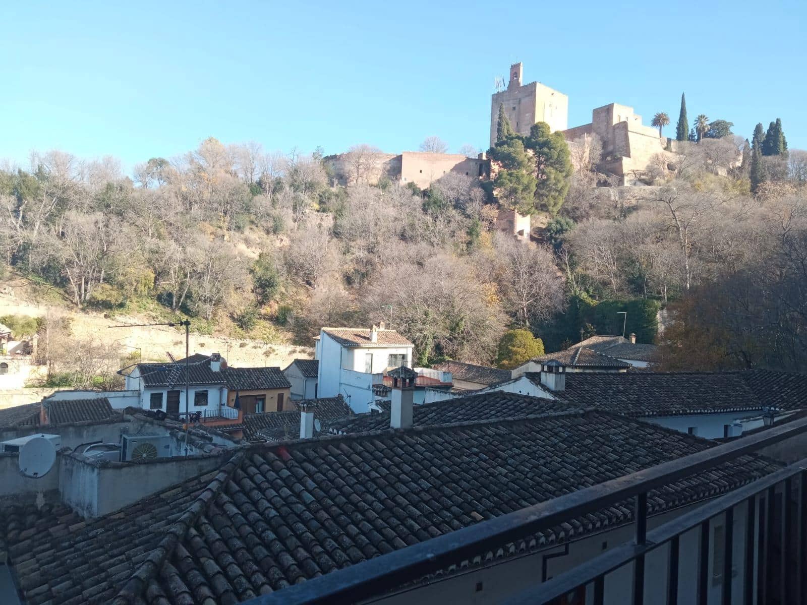 Appartement de 4 chambres à louer à Grenade ville - 1 200 € (Ref: 9473132)