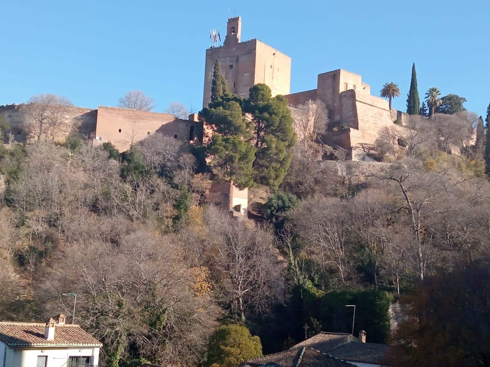 Appartement de 4 chambres à louer à Grenade ville - 1 200 € (Ref: 9473132)