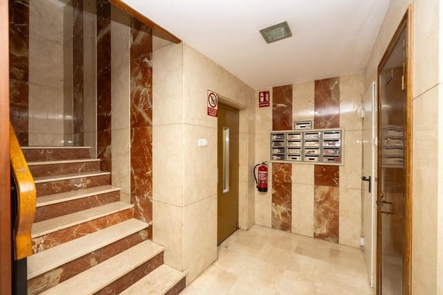 3 sovrum Lägenhet till salu i Centro, Granada stad - 244 000 € (Ref: 9474344)