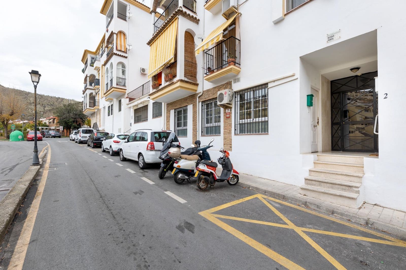 2 bedroom Flat for sale in Cenes de la Vega with pool - € 122,900 (Ref: 9476184)