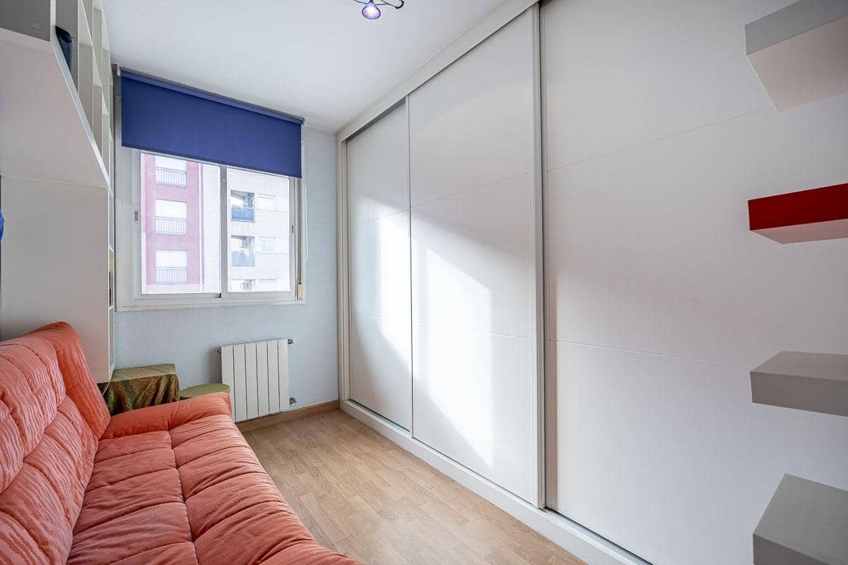 3 bedroom Flat for sale in Granada city with garage - € 249,500 (Ref: 9482154)