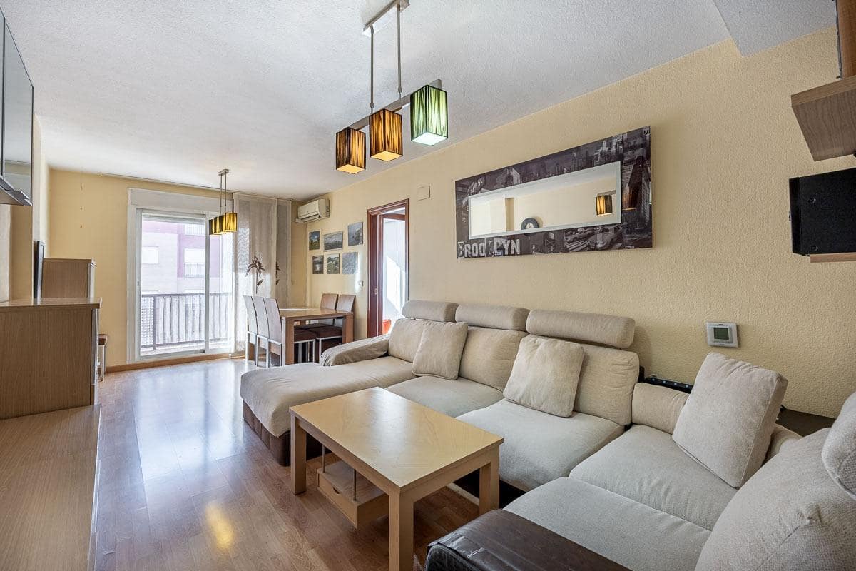 3 bedroom Flat for sale in Granada city with garage - € 249,500 (Ref: 9482154)