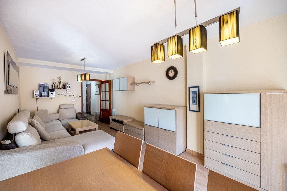 3 bedroom Flat for sale in Granada city with garage - € 249,500 (Ref: 9482154)