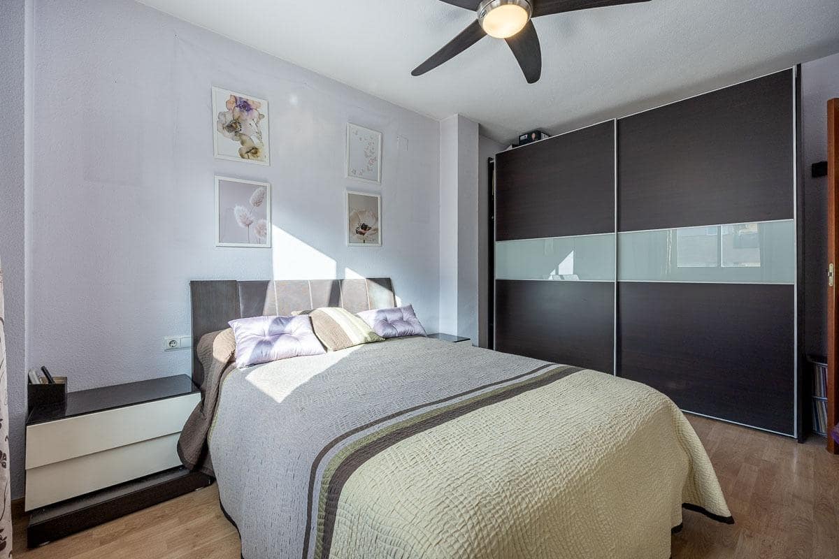 3 bedroom Flat for sale in Granada city with garage - € 249,500 (Ref: 9482154)