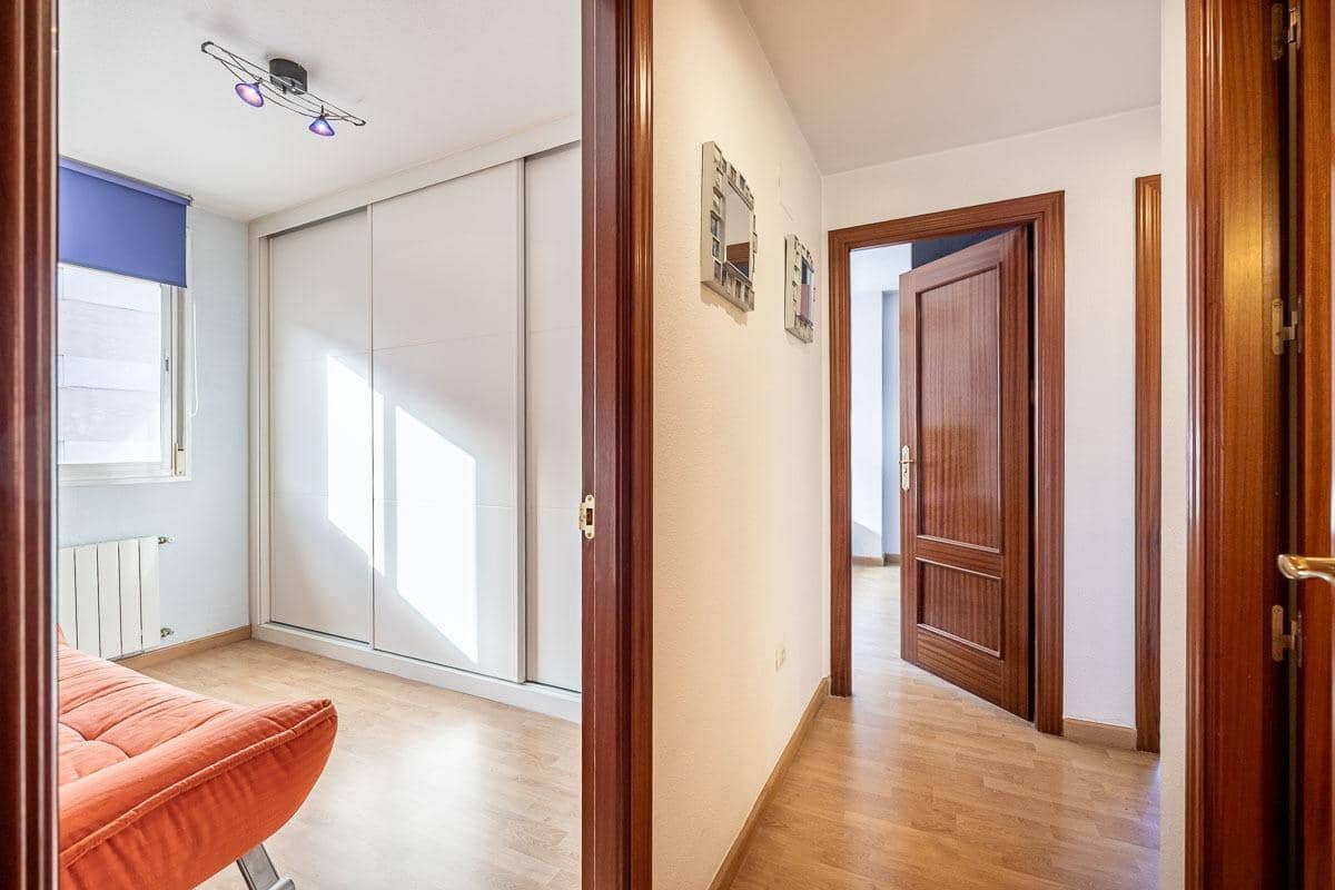 3 bedroom Flat for sale in Granada city with garage - € 249,500 (Ref: 9482154)