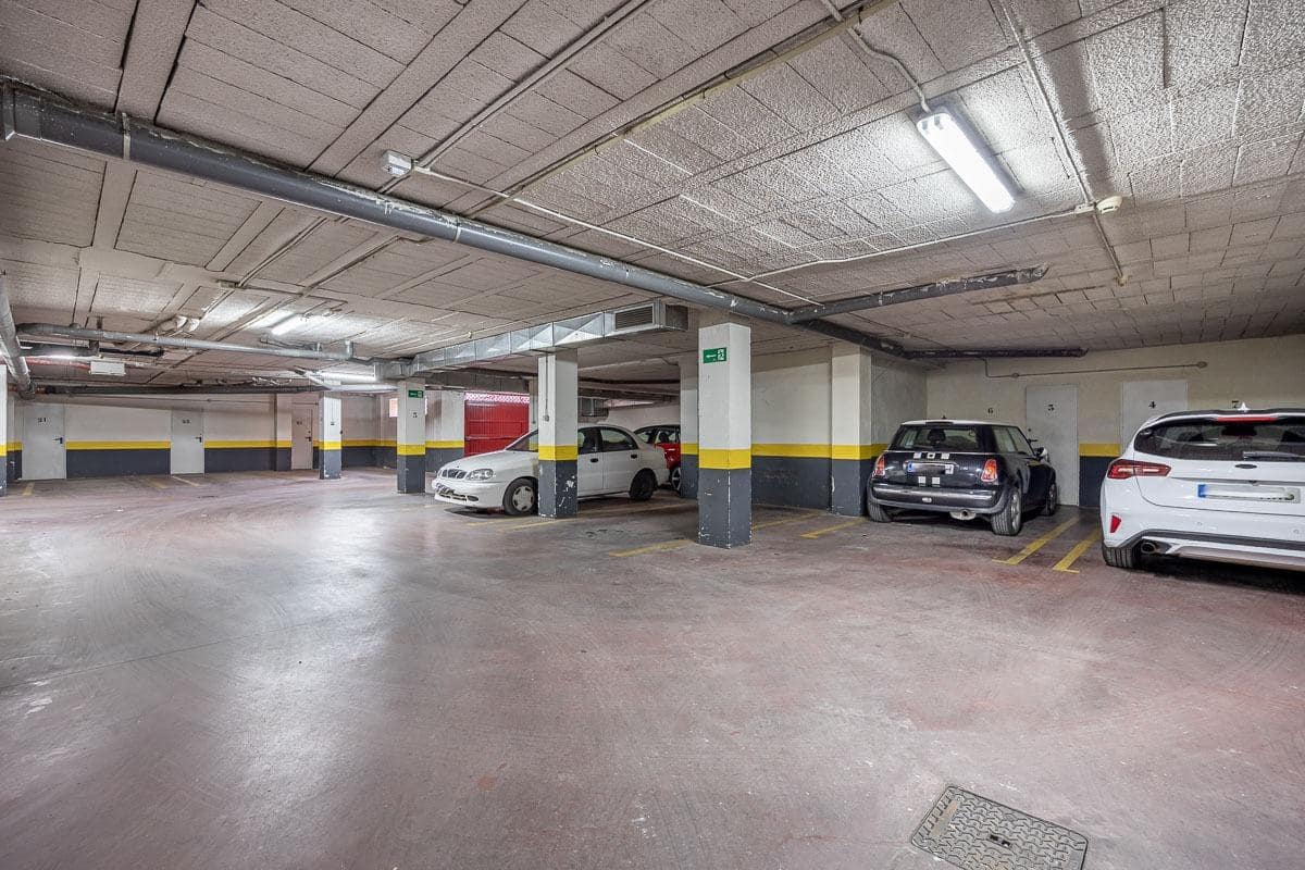 3 bedroom Flat for sale in Granada city with garage - € 249,500 (Ref: 9482154)