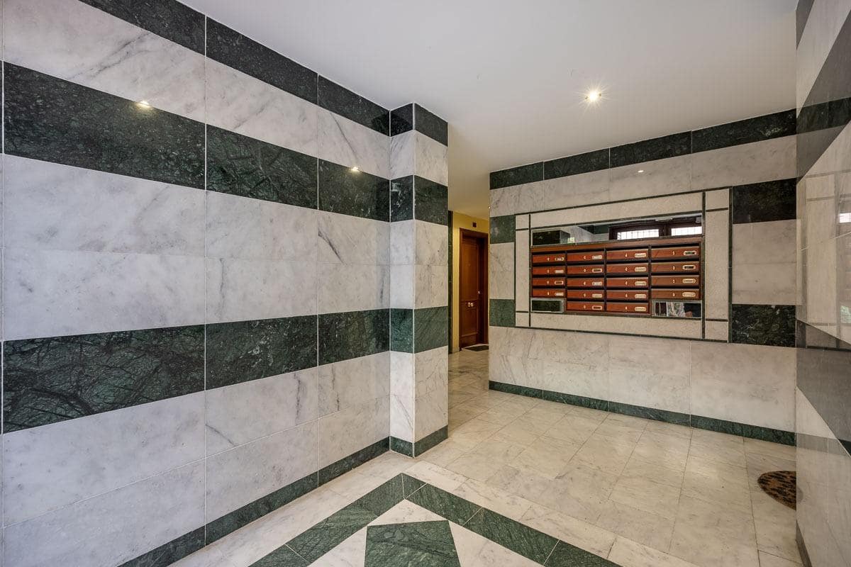 3 bedroom Flat for sale in Granada city with garage - € 249,500 (Ref: 9482154)