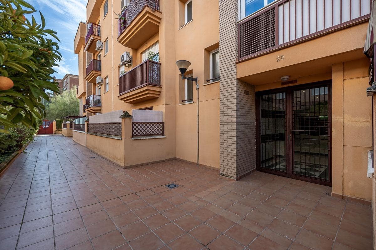 3 bedroom Flat for sale in Granada city with garage - € 249,500 (Ref: 9482154)