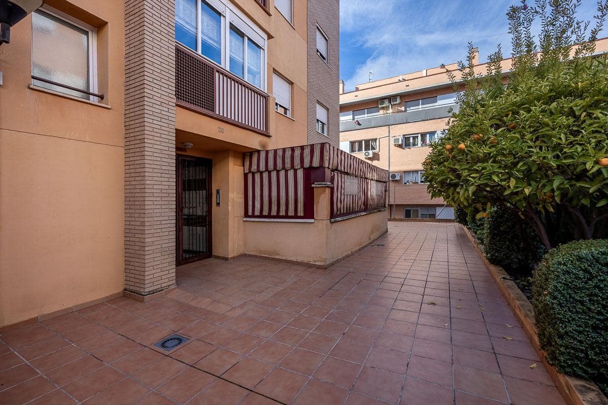 3 bedroom Flat for sale in Granada city with garage - € 249,500 (Ref: 9482154)