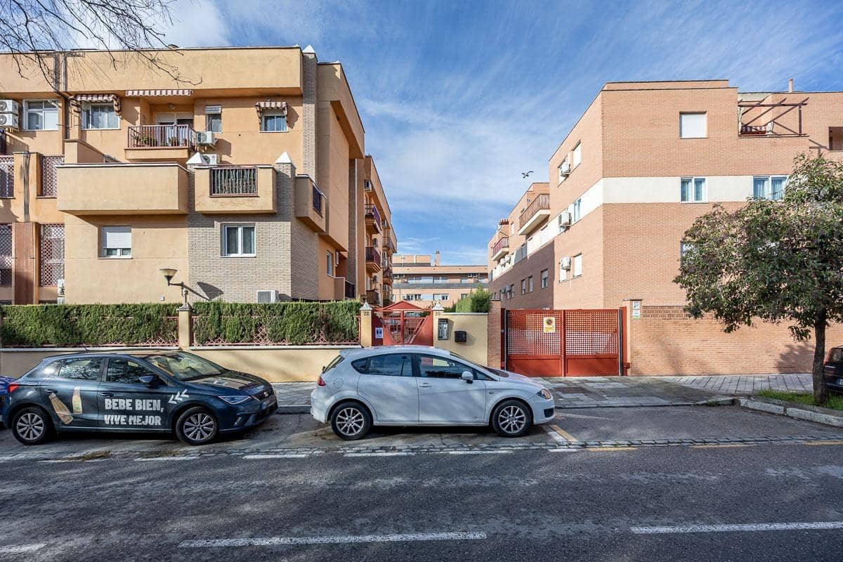 3 bedroom Flat for sale in Granada city with garage - € 249,500 (Ref: 9482154)