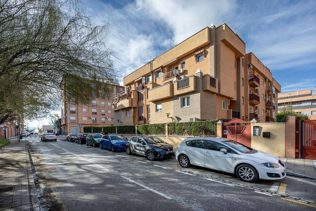 3 bedroom Flat for sale in Granada city with garage - € 249,500 (Ref: 9482154)