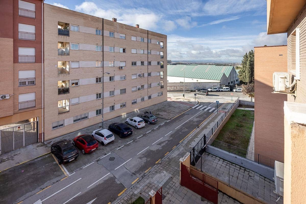 3 bedroom Flat for sale in Granada city with garage - € 249,500 (Ref: 9482154)