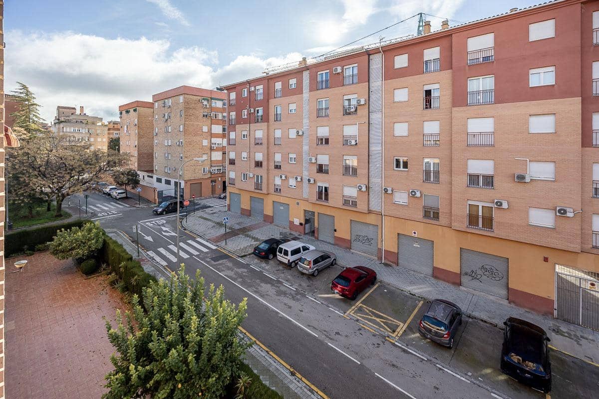 3 bedroom Flat for sale in Granada city with garage - € 249,500 (Ref: 9482154)