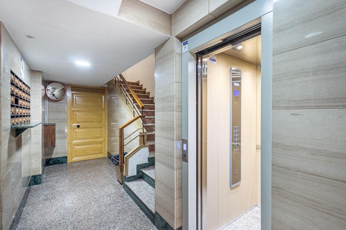 3 bedroom Flat for sale in Granada city - € 310,000 (Ref: 9482155)