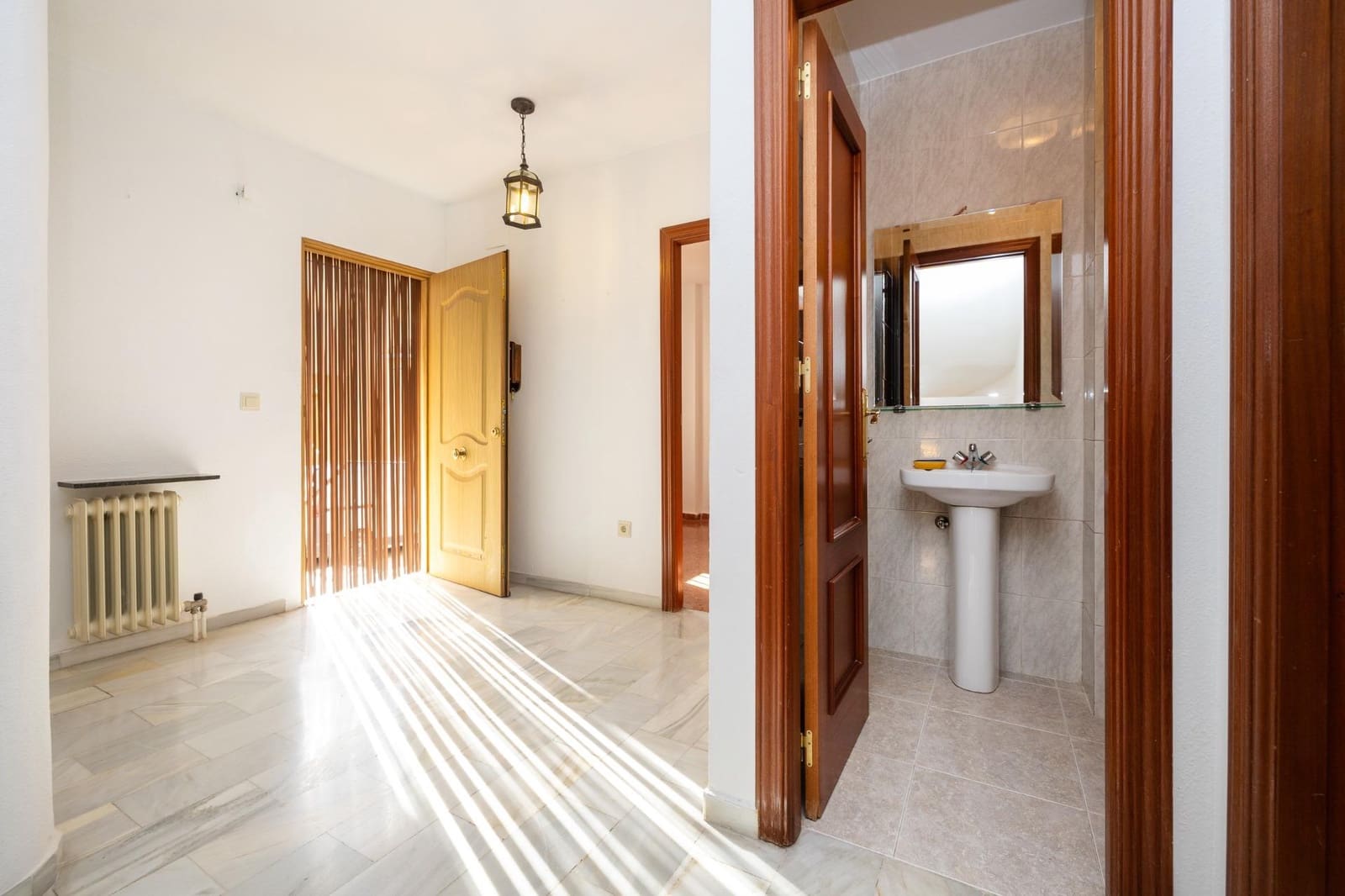 4 bedroom Terraced Villa for sale in Maracena with garage - € 260,000 (Ref: 9482157)