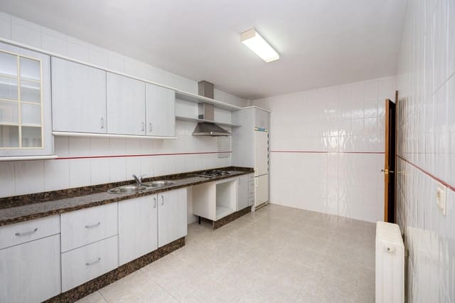 4 makuuhuone Rivitalo myytävänä paikassa Maracena mukana 
autotalli - 260 000 € (Ref: 9482157)