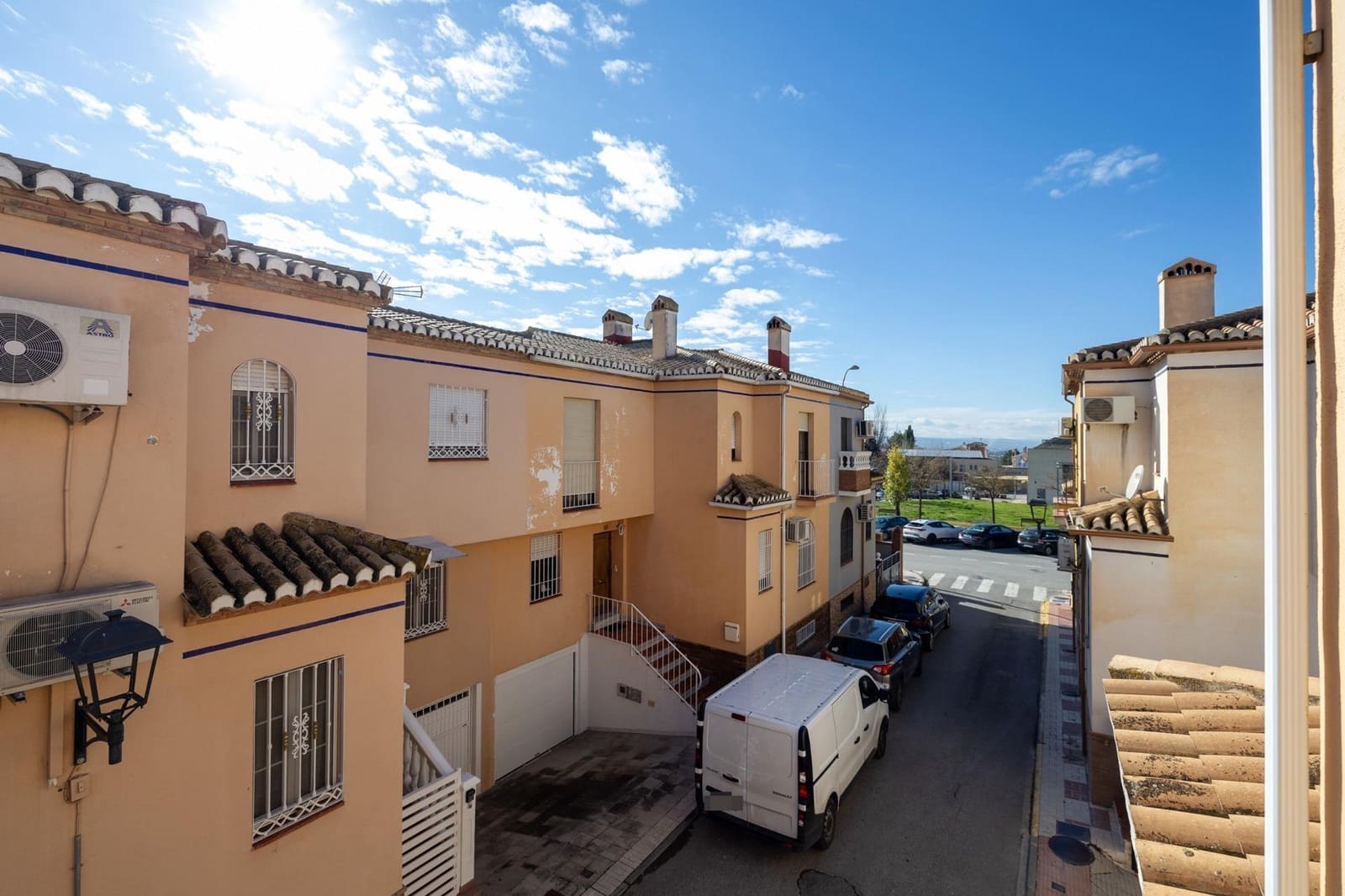 4 bedroom Terraced Villa for sale in Maracena with garage - € 260,000 (Ref: 9482157)