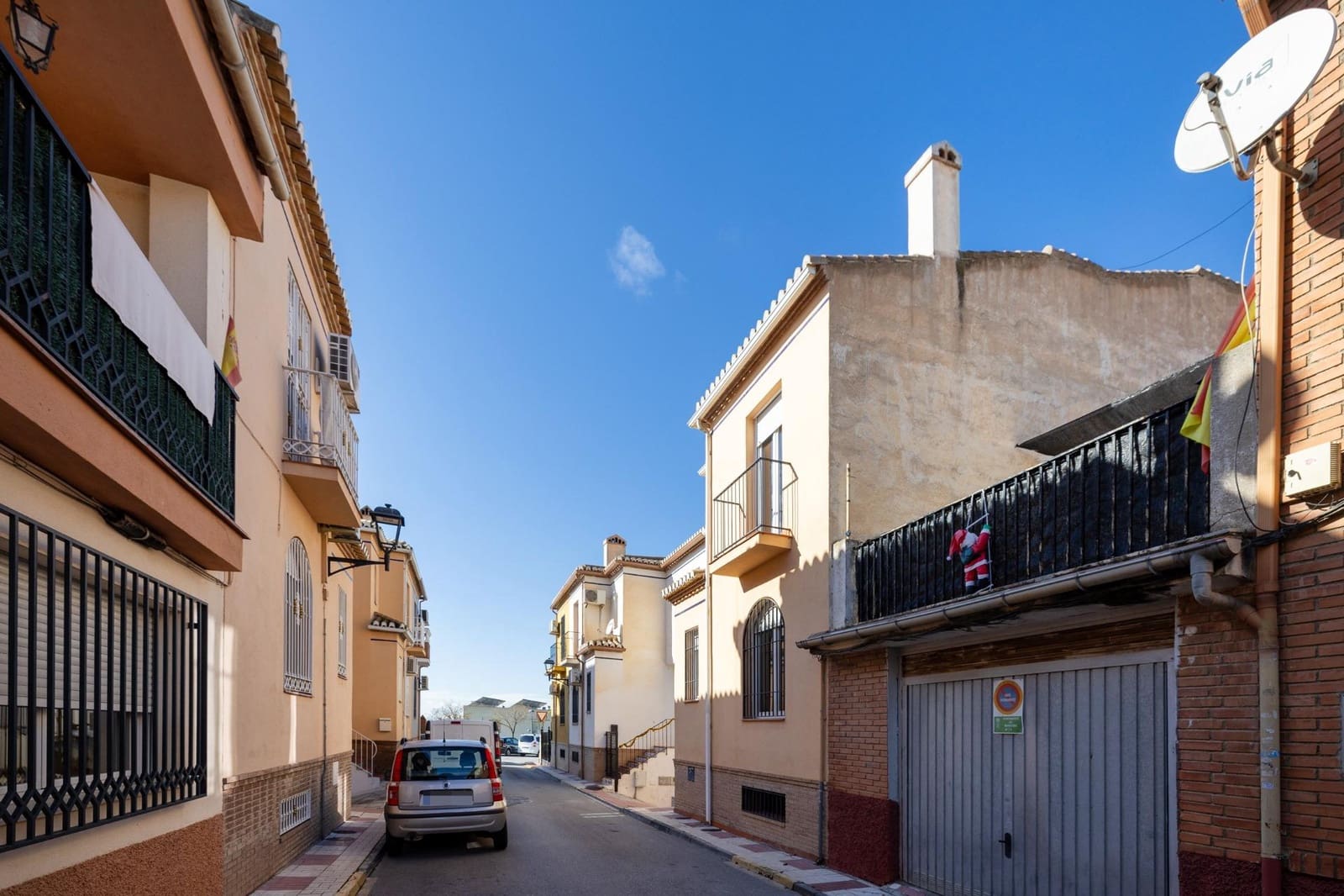 4 bedroom Terraced Villa for sale in Maracena with garage - € 260,000 (Ref: 9482157)