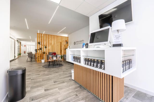 9 slaapkamer Commercieel te koop in Padul - € 224.900 (Ref: 9488414)