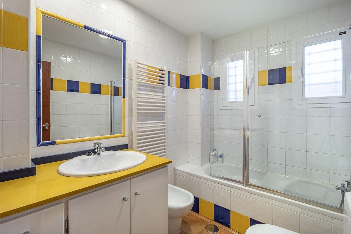 5 bedroom Villa for sale in Gojar with pool garage - € 690,000 (Ref: 9488417)