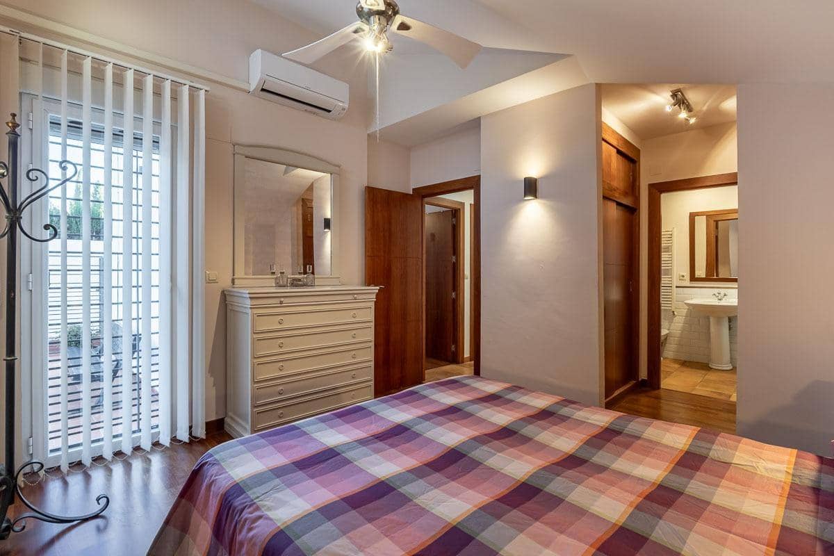 5 bedroom Villa for sale in Gojar with pool garage - € 690,000 (Ref: 9488417)