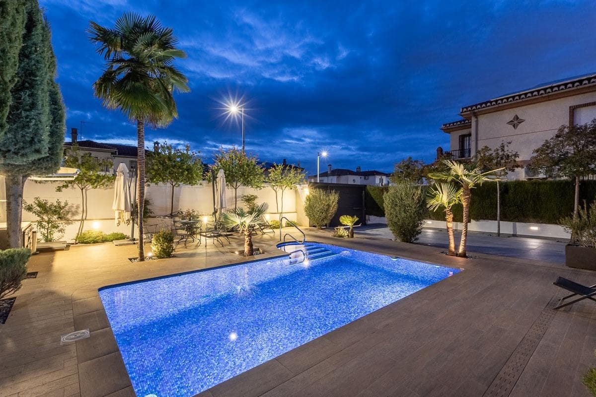 5 bedroom Villa for sale in Gojar with pool garage - € 690,000 (Ref: 9488417)