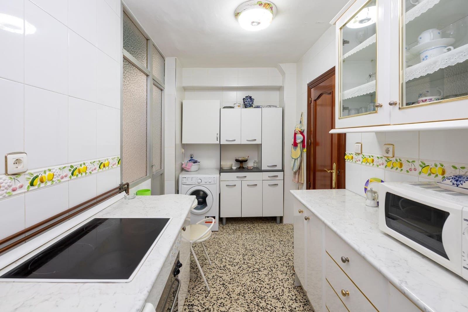 4 bedroom Flat for sale in Granada city with garage - € 245,000 (Ref: 9491722)