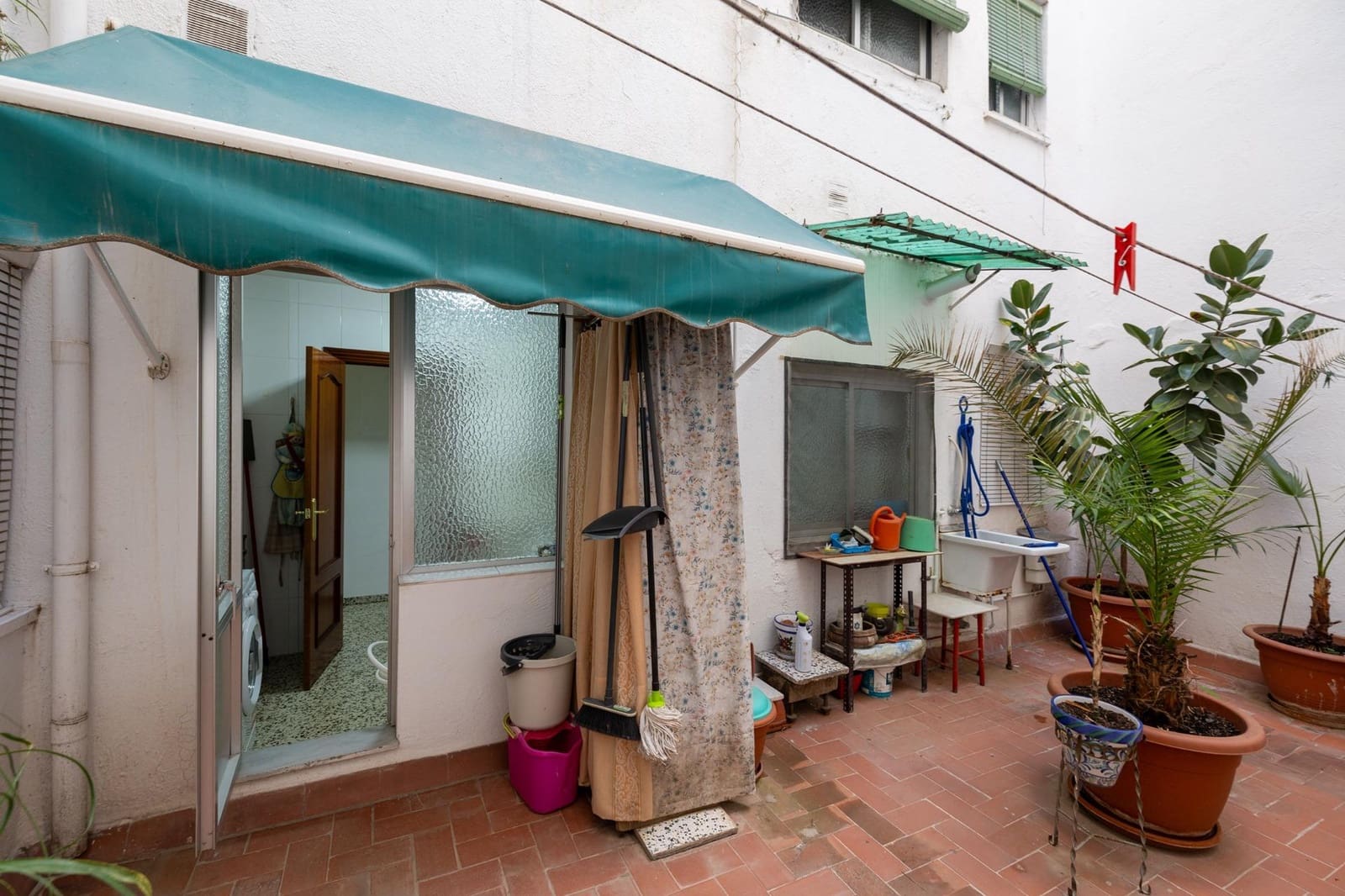 4 bedroom Flat for sale in Granada city with garage - € 245,000 (Ref: 9491722)
