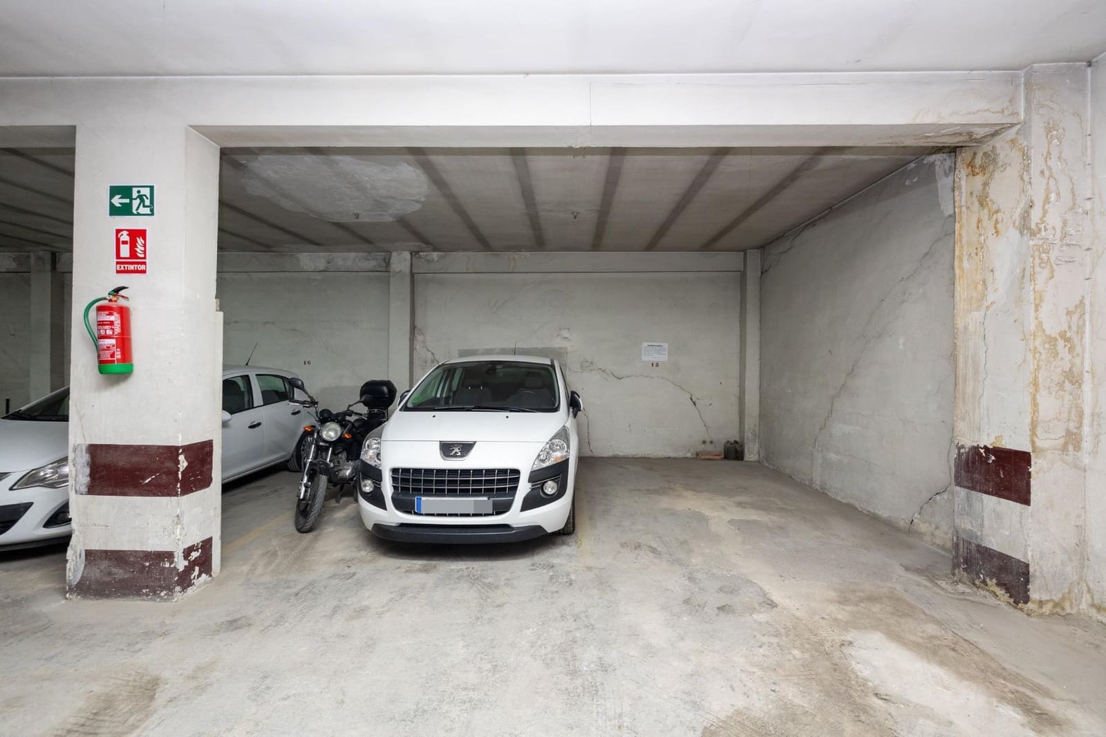 4 bedroom Flat for sale in Granada city with garage - € 245,000 (Ref: 9491722)