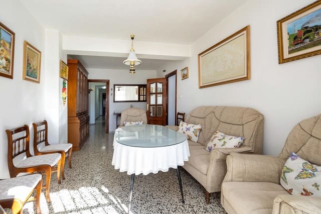 4 bedroom Flat for sale in Granada city with garage - € 245,000 (Ref: 9491722)