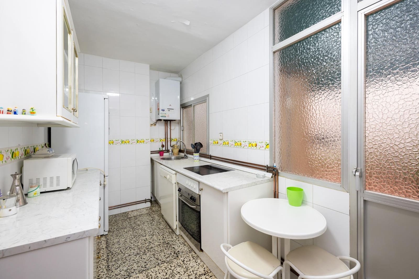 4 bedroom Flat for sale in Granada city with garage - € 245,000 (Ref: 9491722)