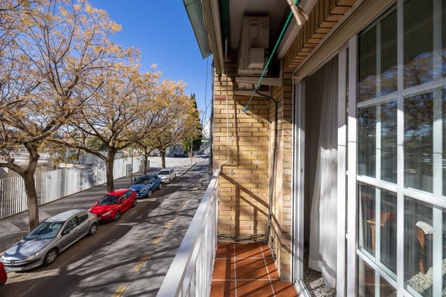 4 bedroom Flat for sale in Granada city with garage - € 245,000 (Ref: 9491722)