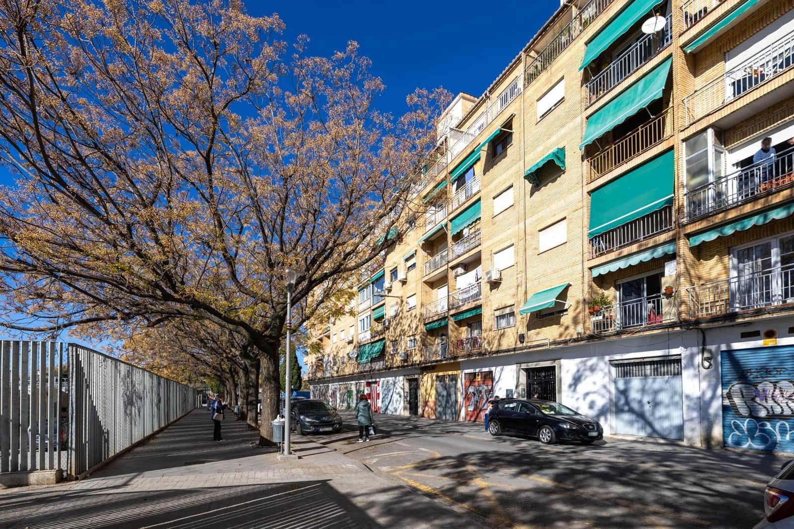 4 bedroom Flat for sale in Granada city with garage - € 245,000 (Ref: 9491722)